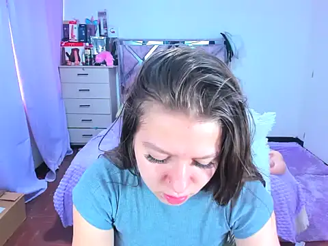 Snapshot of Luna_Analya chatting on 10.18.25 Luna Analya online show from 10.18.25