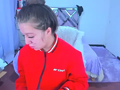 Snapshot of Luna_Analya chatting on 10.23.25 Luna Analya online show from 10.23.25