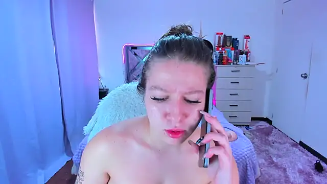 Snapshot of Luna_Analya chatting on 11.04.25 Luna Analya online show from 11.04.25