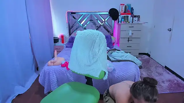 Snapshot of Luna_Analya chatting on 11.06.25 Luna Analya online show from 11.06.25