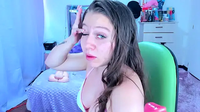 Snapshot of Luna_Analya chatting on 11.22.25 Luna Analya online show from 11.22.25