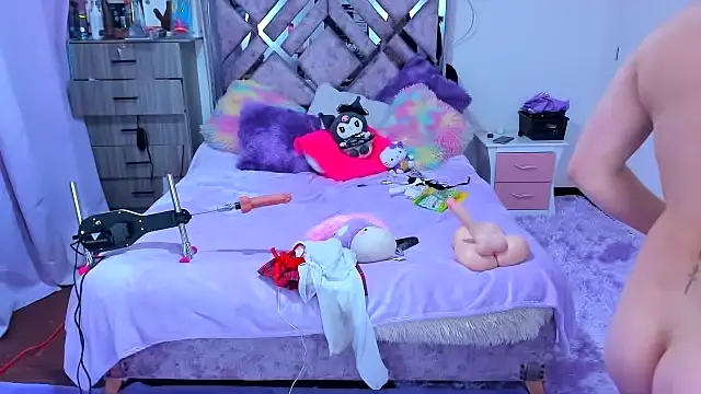 Snapshot of Luna_Analya chatting on 11.28.25 Luna Analya online show from 11.28.25