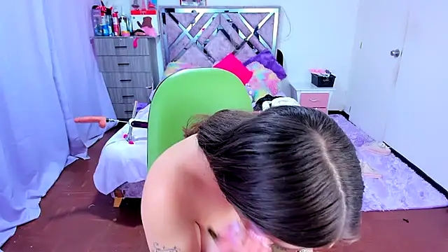 Snapshot of Luna_Analya chatting on 12.01.25 Luna Analya online show from 12.01.25