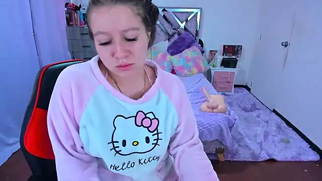 Snapshot of Luna_Analya chatting on 12.16.25 Luna Analya online show from 12.16.25