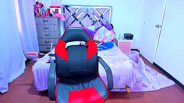 Snapshot of Luna_Analya chatting on 12.19.25 Luna Analya online show from 12.19.25