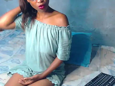 Snapshot of Blackntoxicabe6999 chatting on 12.03.25 Blackntoxicabe6999 online show from 12.03.25