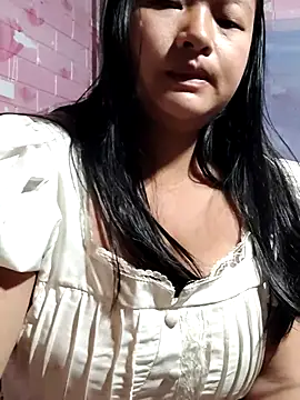 Snapshot of girl-babi chatting on 07.25.26 girl-babi online show from 07.25.26