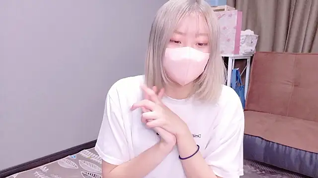 Nana  ch online show from 11.05.25