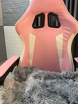 Snapshot of Orianna69 chatting on 10.20.25 Orianna69 online show from 10.20.25