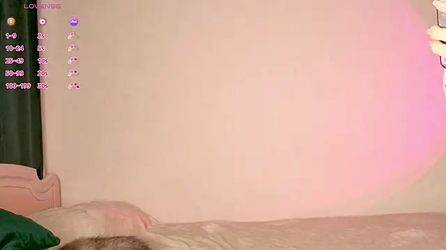 Snapshot of MiaSweetasHoney chatting on 11.10.25 MiaSweetasHoney online show from 11.10.25