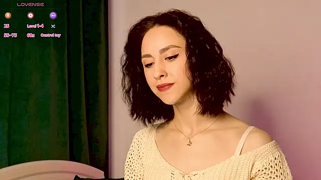 Snapshot of MiaSweetasHoney chatting on 12.05.25 MiaSweetasHoney online show from 12.05.25