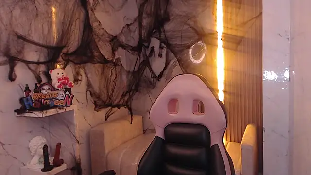 Snapshot of Sophia_tf chatting on 10.21.25 Sophia tf online show from 10.21.25