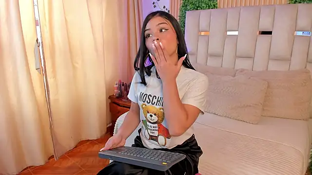 Snapshot of Jade_Nmm chatting on 05.19.26 Jade Nmm online show from 05.19.26
