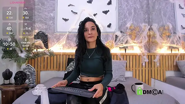 Snapshot of princequinn_ chatting on 10.14.25 princequinn online show from 10.14.25