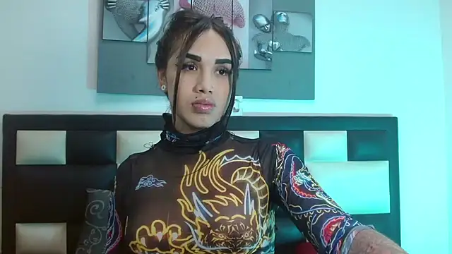 Snapshot of alejadolly chatting on 10.21.25 alejadolly online show from 10.21.25