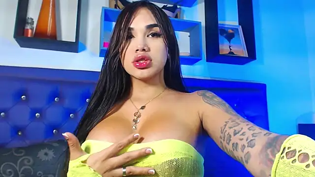 Snapshot of alejadolly chatting on 01.06.26 alejadolly online show from 01.06.26