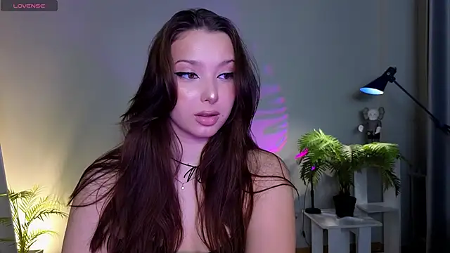 Snapshot of Lucy_louras chatting on 10.01.25 Lucy louras online show from 10.01.25