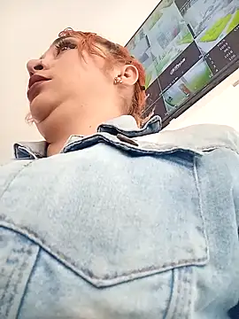 Snapshot of Mariana-94 chatting on 11.19.25 Mariana-94 online show from 11.19.25