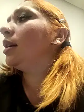 Snapshot of Mariana-94 chatting on 12.16.25 Mariana-94 online show from 12.16.25