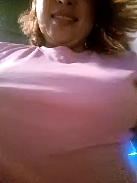 Snapshot of Mariana-94 chatting on 12.22.25 Mariana-94 online show from 12.22.25