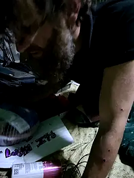 bearded cross online show from 12.19.25