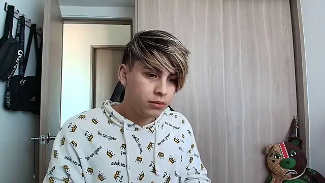 Snapshot of brunothompson3 chatting on 09.21.25 brunothompson3 online show from 09.21.25