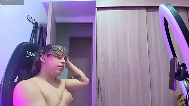 Snapshot of brunothompson3 chatting on 10.10.25 brunothompson3 online show from 10.10.25