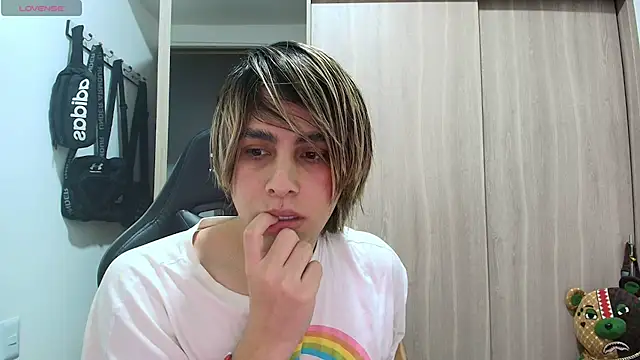 Snapshot of brunothompson3 chatting on 10.11.25 brunothompson3 online show from 10.11.25