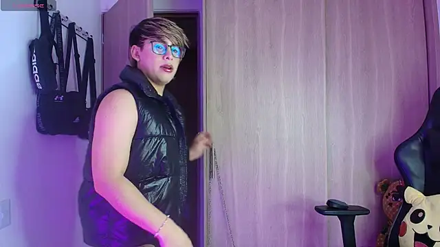 Snapshot of brunothompson3 chatting on 10.13.25 brunothompson3 online show from 10.13.25