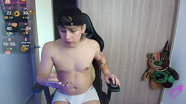 Snapshot of brunothompson3 chatting on 10.13.25 brunothompson3 online show from 10.13.25