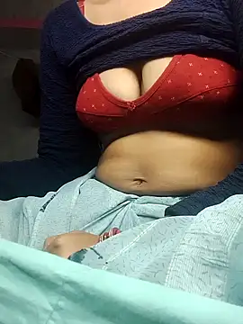 Snapshot of Hut_rotu_cute chatting on 11.26.25 Hut rotu cute online show from 11.26.25