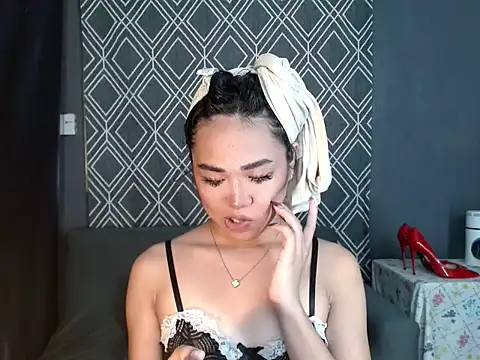 Snapshot of hugesignificant_69 chatting on 11.25.25 hugesignificant 69 online show from 11.25.25