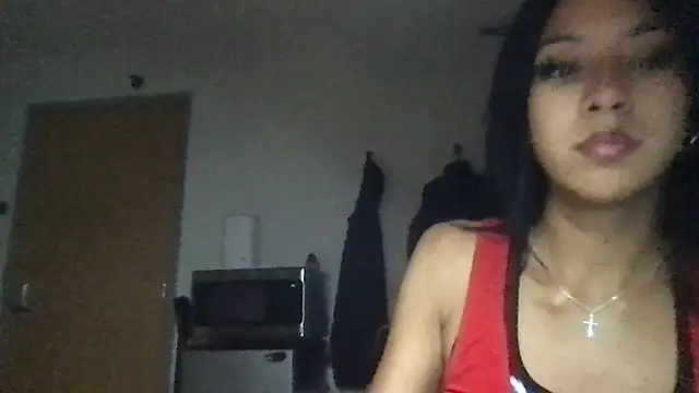 Snapshot of petitelatinateen chatting on 10.05.25 petitelatinateen online show from 10.05.25