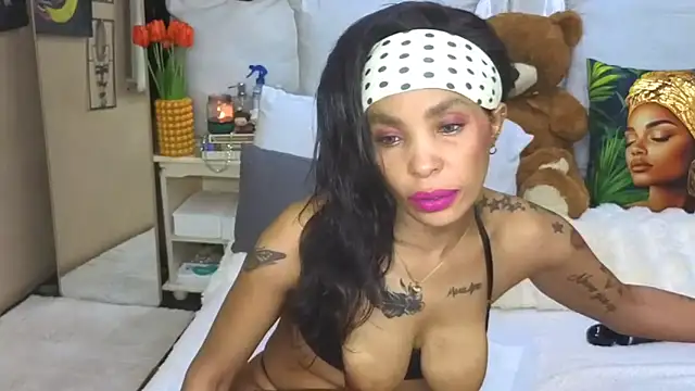 Snapshot of CaramelNatashaxx chatting on 05.05.26 CaramelNatashaxx online show from 05.05.26