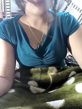 Snapshot of queenbuggi chatting on 05.31.26 queenbuggi online show from 05.31.26