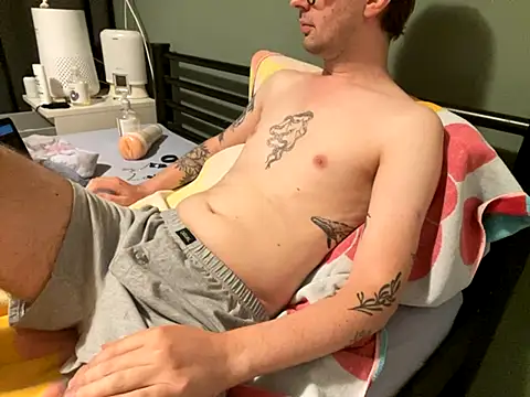 Snapshot of NoaTender chatting on 09.13.25 NoaTender online show from 09.13.25