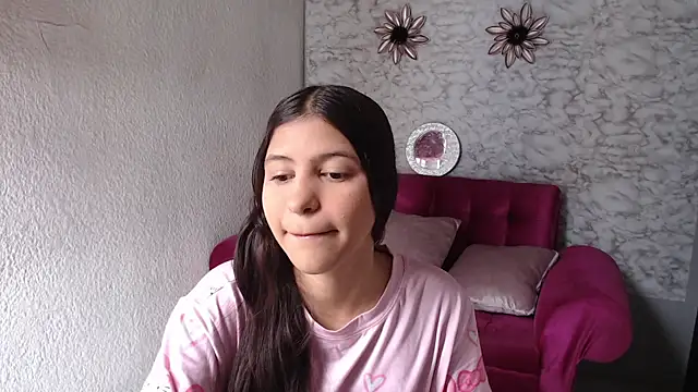 Snapshot of Evagirl69 chatting on 05.21.26 Evagirl69 online show from 05.21.26