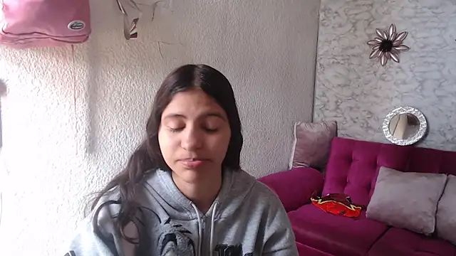 Snapshot of Evagirl69 chatting on 06.10.26 Evagirl69 online show from 06.10.26