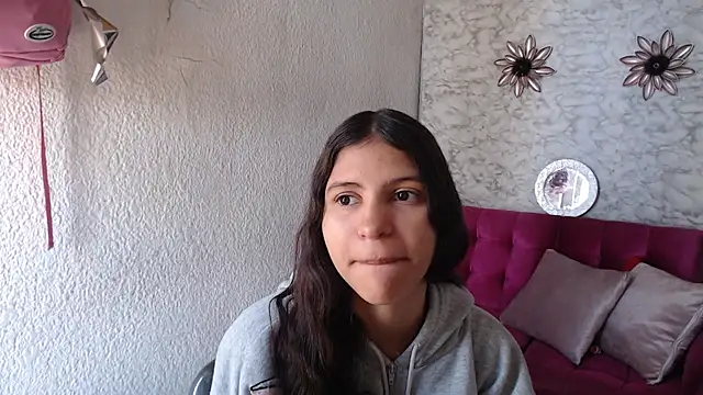 Snapshot of Evagirl69 chatting on 06.12.26 Evagirl69 online show from 06.12.26
