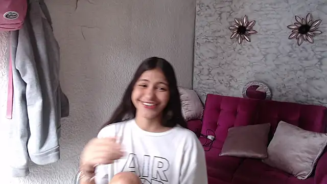 Snapshot of Evagirl69 chatting on 06.18.26 Evagirl69 online show from 06.18.26