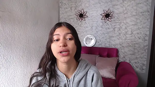 Snapshot of Evagirl69 chatting on 06.25.26 Evagirl69 online show from 06.25.26