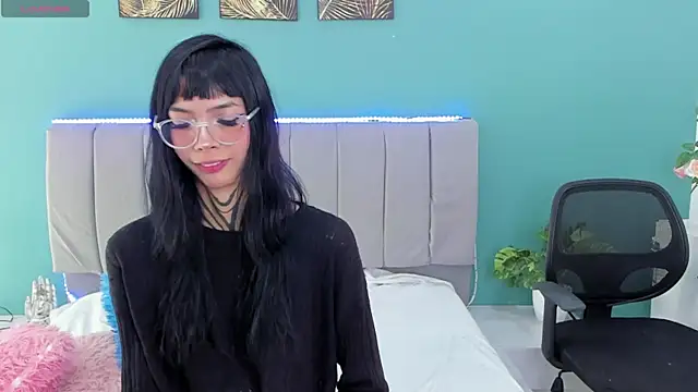 Snapshot of Rizeth chatting on 09.25.25 Rizeth online show from 09.25.25