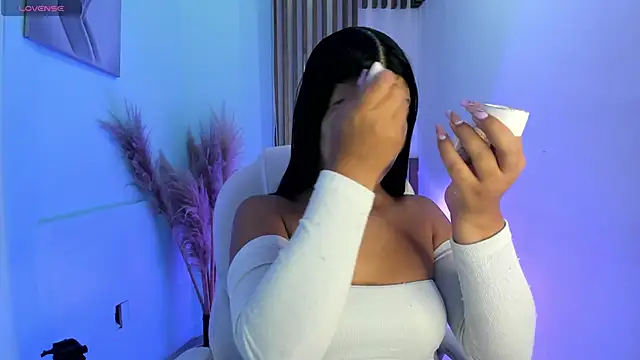 PauliinaBelle  online show from 11.21.25