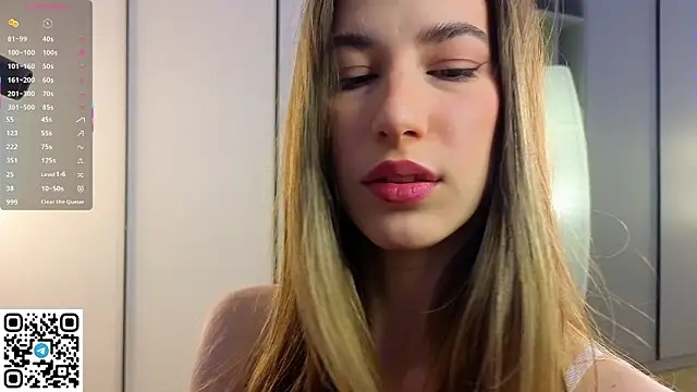 Snapshot of Quinavelle chatting on 02.06.26 Quinavelle online show from 02.06.26