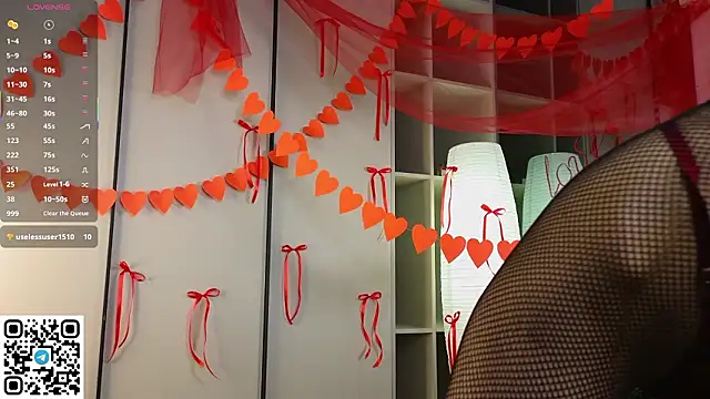 Snapshot of Quinavelle chatting on 02.14.26 Quinavelle online show from 02.14.26