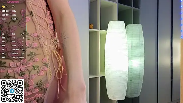 Snapshot of Quinavelle chatting on 03.11.26 Quinavelle online show from 03.11.26