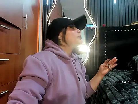 scarletr red online show from 10.16.25