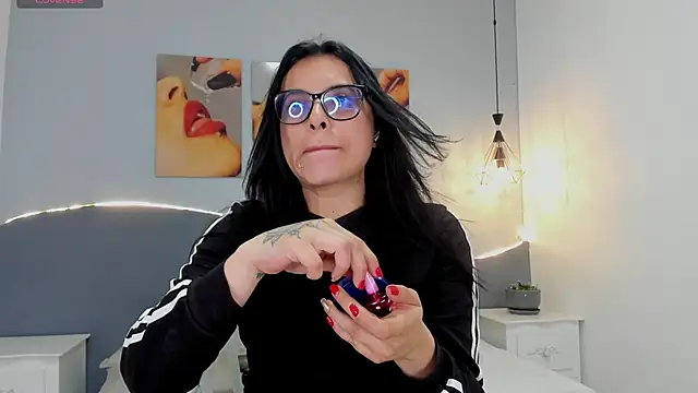 Sara mora  online show from 06.12.26