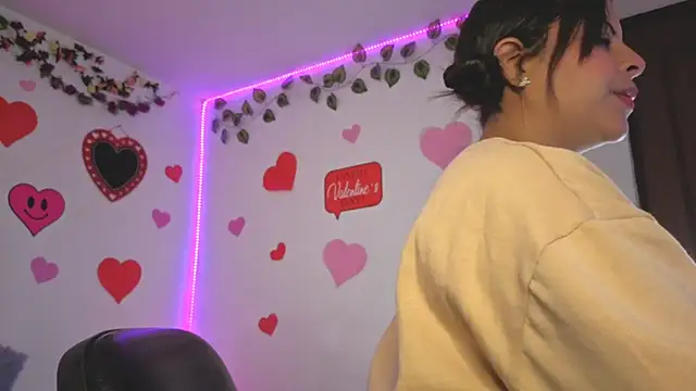 Snapshot of MiaCollinssx chatting on 02.19.26 MiaCollinssx online show from 02.19.26