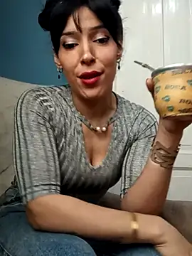 Snapshot of leonni_ chatting on 09.08.25 leonni  online show from 09.08.25